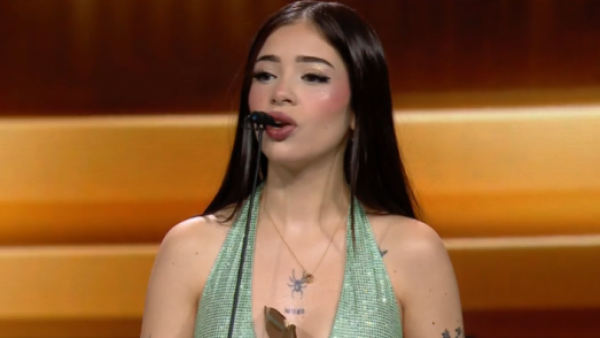 Katteyes y Kidd Voodoo reciben el premio a Mejor Canción del Año en los Copihue de Oro 2025