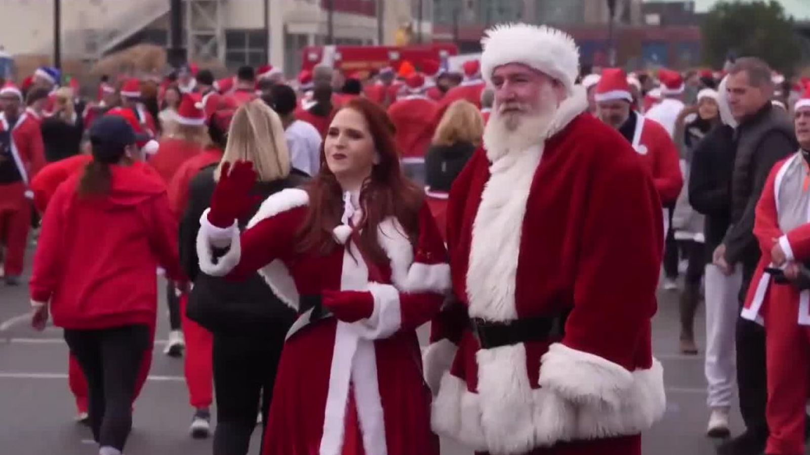 Cientos de Viejos Pascueros participaron en corrida benéfica de Navidad en Estados Unidos
