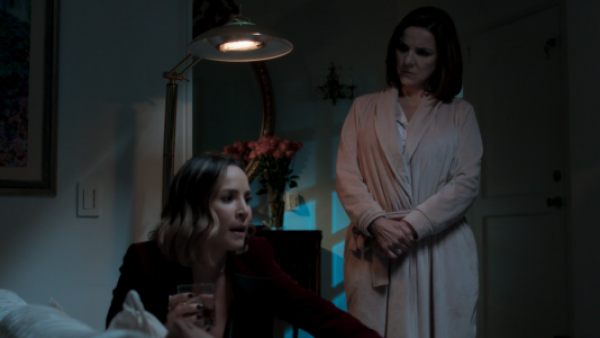 <p>Lucía conversa con Julia en Café con aroma de mujer</p>Café con aroma de mujer - T1E112 | El escándalo de Lucía
