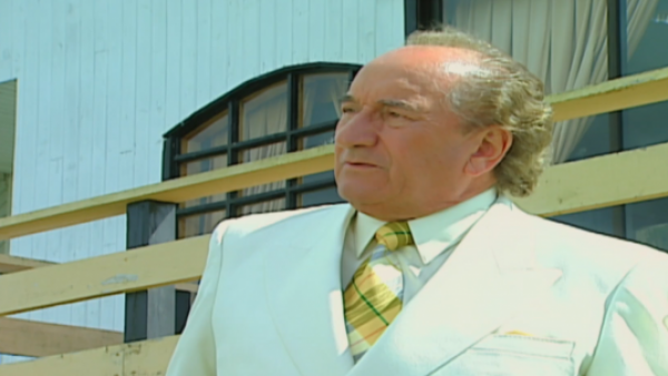<p>Pedro Chamorro en el matrimonio de su hija Catalina</p>La Fiera - T1E01 | La familia Chamorro
