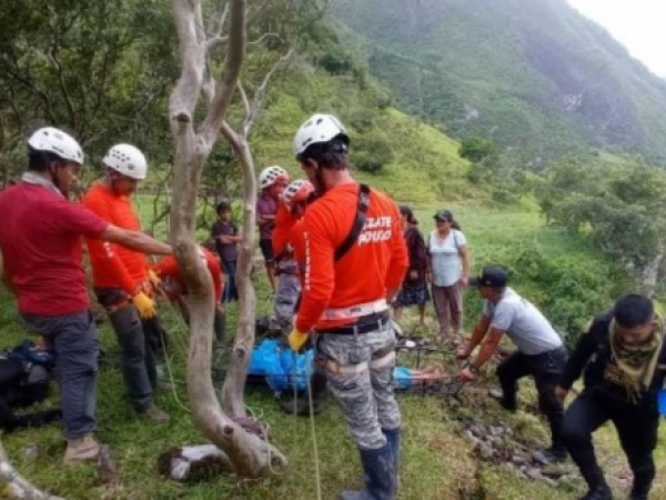Nueva víctima de las selfies: muere una turista en Perú al caer desde un mirador por tomarse una fotografía