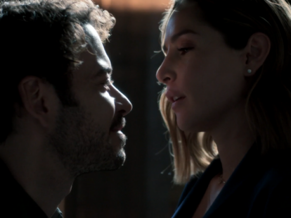 Lucía engaña a Sebastián con su hermano Iván