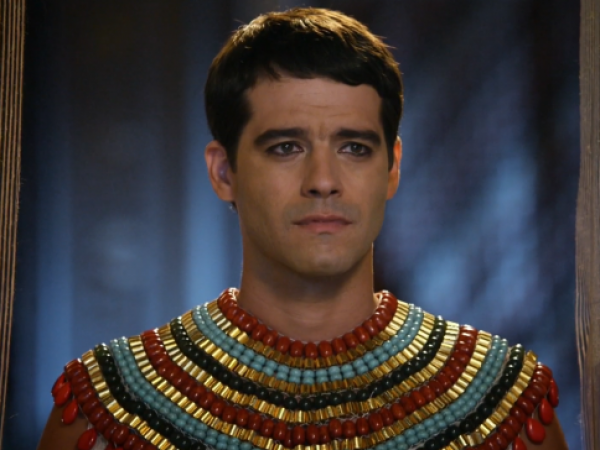 Moisés enfrenta al faraón con una importante decisión