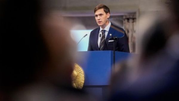 Comité del Nobel acusa que Maduro lidera "un régimen que silencia, acosa y ataca sistemáticamente"
