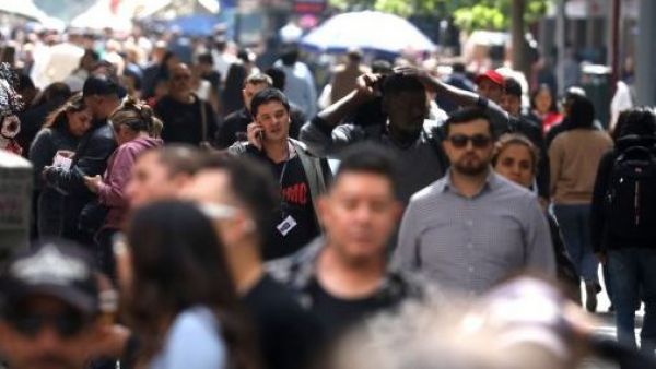 <p>Uno de cada cinco chilenos afirma vivir cómodamente y sin problemas económicos</p>Uno de cada cinco chilenos afirma vivir cómodamente y sin problemas económicos
