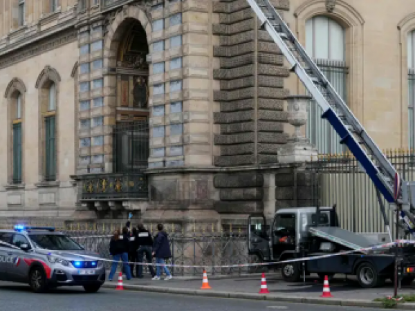 Ladrones del Louvre tuvieron menos de un minuto para escapar