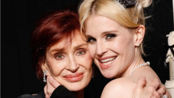 "No puede comer": Sharon Osbourne defiende a su hija tras las críticas por su drástico cambio físico
