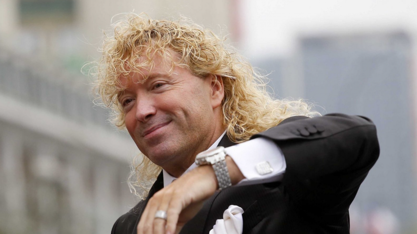 Farkas entrega viviendas a afectados por incendio en Quilpué tras donar su mansión