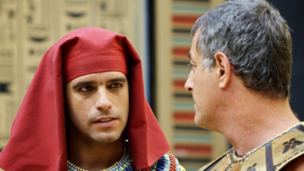 Moisés pretende salvar a su madre