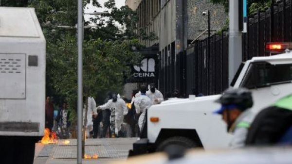 <p>Instalan cámaras de vigilancia en el Instituto Nacional, Inba y Barros Borgoño</p>Tras hechos de violencia: Instalan cámaras de vigilancia en el Instituto Nacional, Inba y Barros Borgoño
