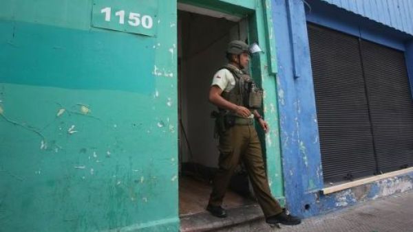 <p>Carabineros descubre discoteca clandestina con 150 personas: Dos detenidos</p>Carabineros descubre discoteca clandestina con 150 personas: Dos detenidos
