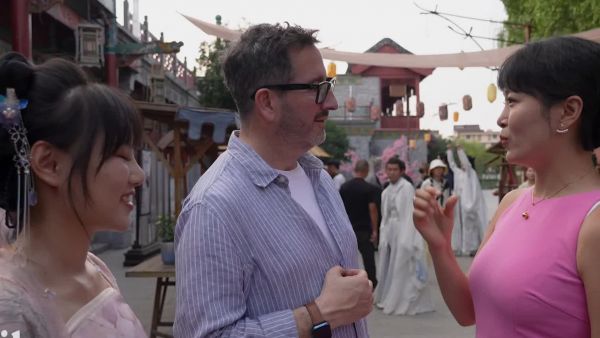 <p>Microserie China</p>Eduardo Fuentes se asombra con el detrás de escena de la microserie viral hecha en tiempo récord

