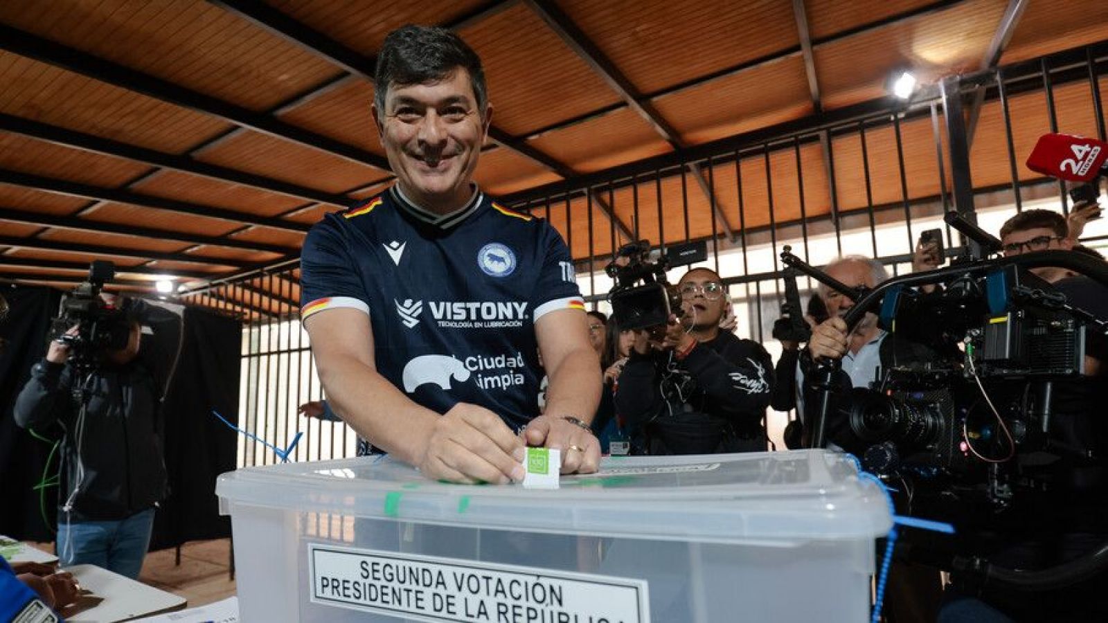 Franco Parisi: "Los dos candidatos a nosotros no nos representan"
