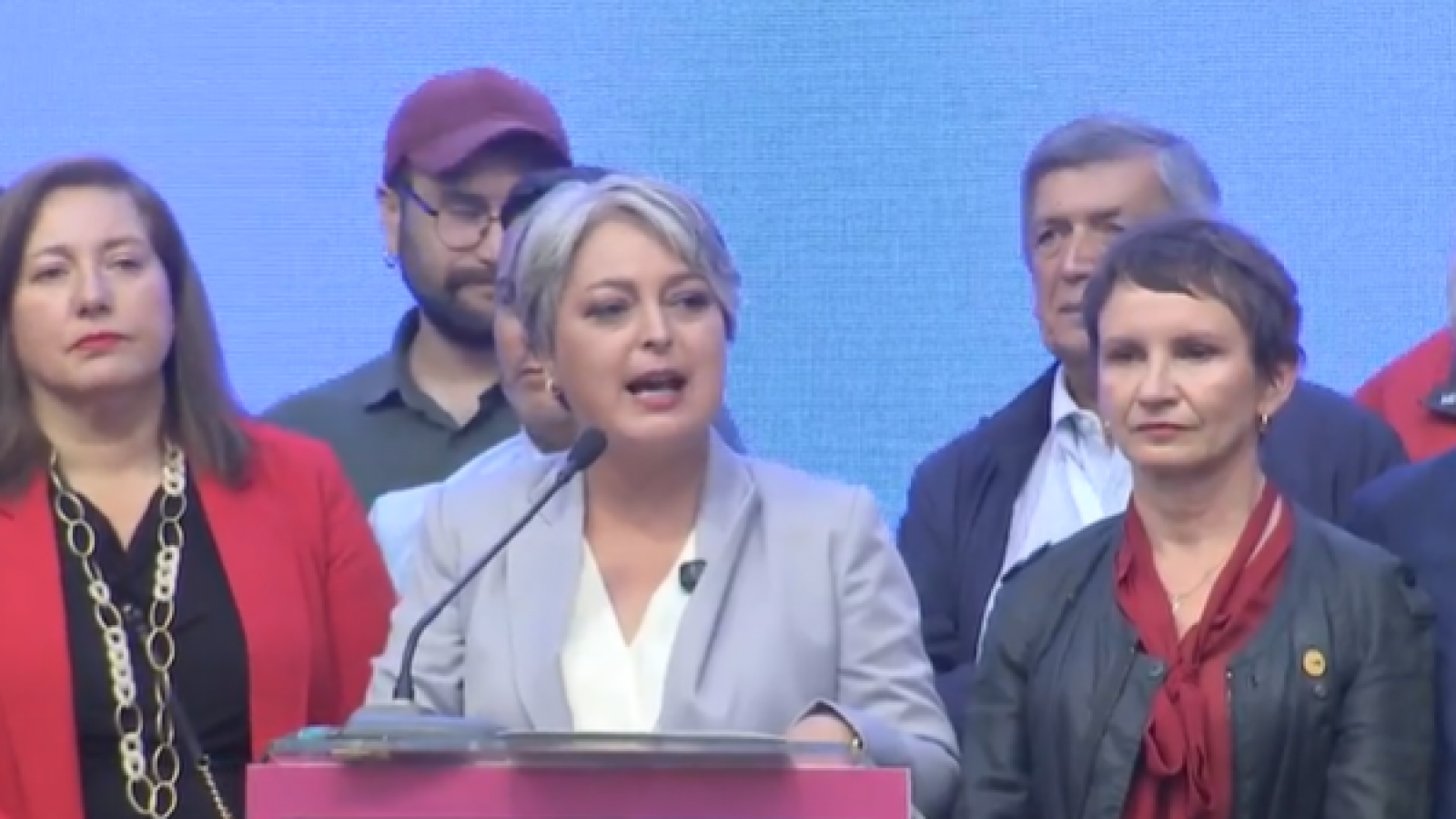 "La democracia habló fuerte y claro": Jeannette Jara reconoce derrota presidencial

