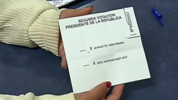 Denuncian voto marcado en mesa 97 de Lo Barnechea