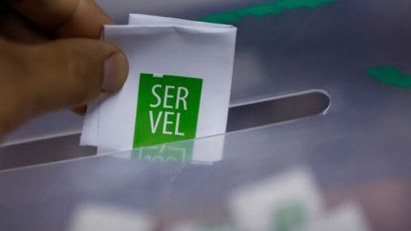 Se inicia el conteo de votos en todo el país tras el cierre de mesas
