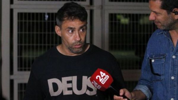 Tribunal aplaza decisión sobre arresto nocturno de Jorge Valdivia en vacaciones