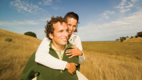 ¿Tu relación está en crisis? La teoría del pájaro lo revela