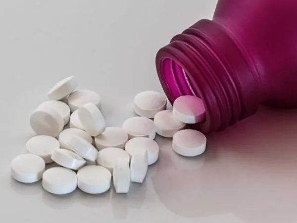 ISP advierte riesgos por pastillas bronceantes en venta: podrían causar lesiones en la piel