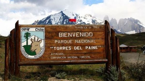 <p>Conaf postergó alza de tarifas en Torres del Paine tras recibir críticas</p>Conaf postergó alza de tarifas en Torres del Paine tras recibir críticas
