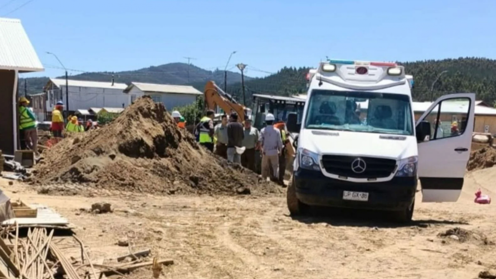 Fatal derrumbe en obras de viviendas en Arauco deja dos trabajadores muertos