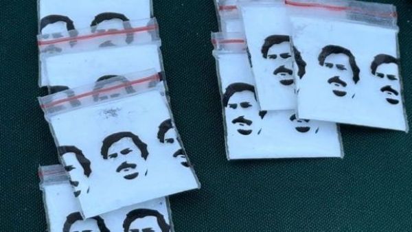 <p>Narcos de Cerro Navia usaban imagen de Pablo Escobar para vender droga</p>Narcos de Cerro Navia usaban imagen de Pablo Escobar para vender droga
