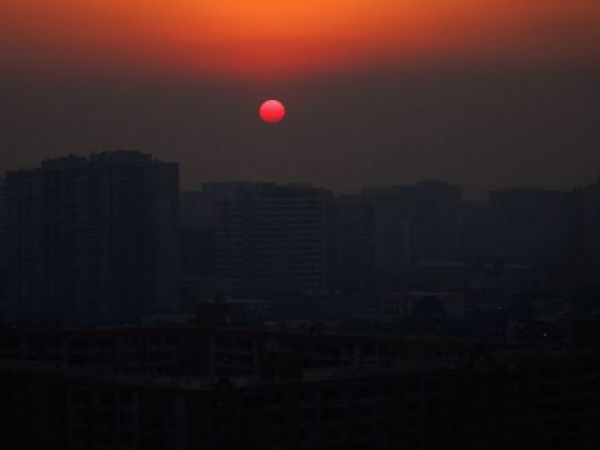 Gran nube de humo por incendio forestal en la región Metropolitana