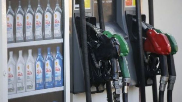 <p>Anuncian variación en el precio de la bencina a días de Navidad</p>Anuncian variación en el precio de la bencina a días de Navidad
