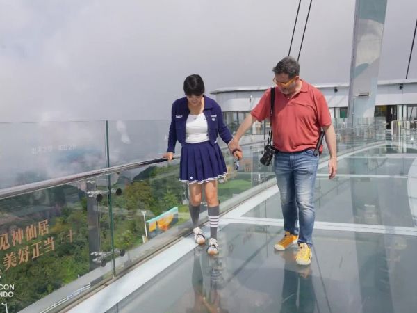 Gisela Wang y Eduardo Fuentes