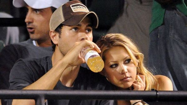 Enrique Iglesias y la extenista Anna Kournikova dan la bienvenida a su cuarto hijo
