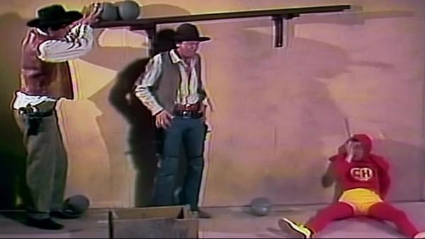 <p>El Chapulín Colorado</p>El Chapulín Colorado: Aunque la jaula sea de oro, no deja de ser molesto estar encerrado
