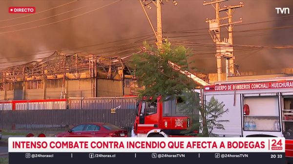Se registra un incendio en bodegas ubicadas en el sector contiguo al Mall Plaza Norte. A esta hora, Bomberos se encuentra desplegado en el lugar para combatir la emergencia. Noticia en desarrollo.