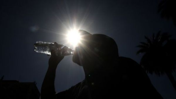 No esperar a tener sed, hidrátese siempre: Entregan recomendaciones para el cuidado de la población ante ola de calor

