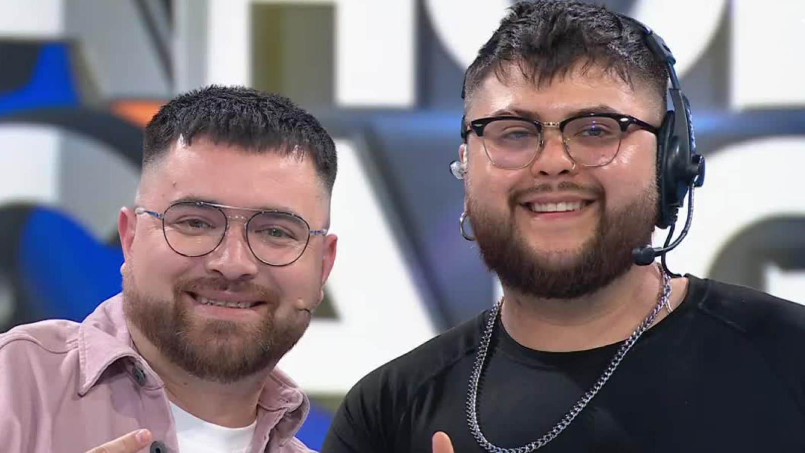 ¿Separados al nacer?: Renato y nuestro sonidista son igualitos
