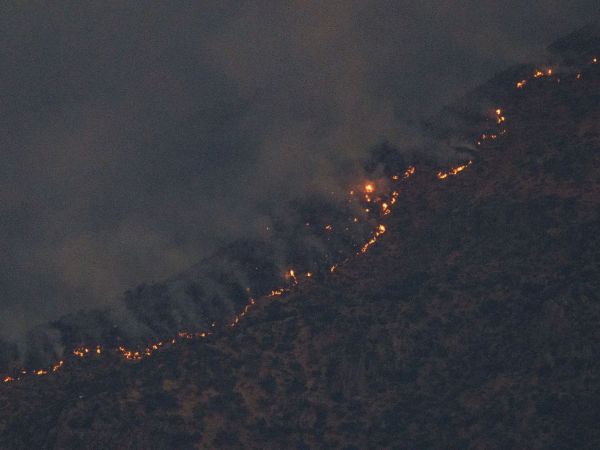 incendios forestales durante la noche