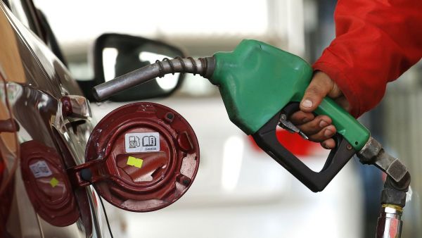 <p>2026 caída en el precio de las bencinas</p>Alivio para el bolsillo: 2026 inicia con caída en el precio de las bencinas
