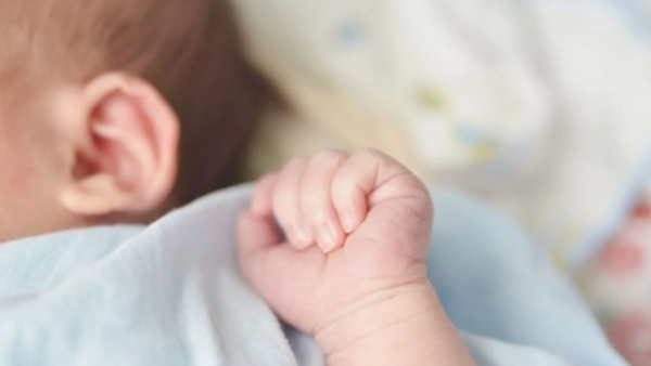 Luciana, la primera niña que nació el 2026 en la región Metropolitana
