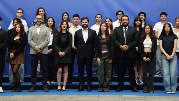 <p>Presidente recepción a estudiantes PAES 2026 </p>Presidente Boric encabeza recepción en La Moneda a estudiantes destacados de la PAES 2026
