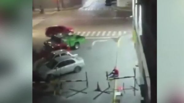 VIDEO: Confusión por drones desata disparos y pánico en el centro de Caracas
