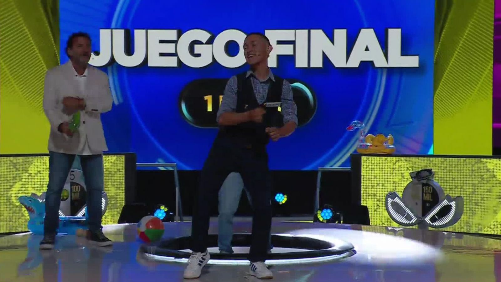 Guillermo demostró su talento como tiktoker bailando un trend
