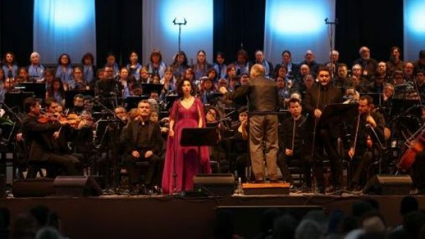 U. de Chile y sus elencos artísticos regresan al Estadio Nacional con “Carmina Burana”