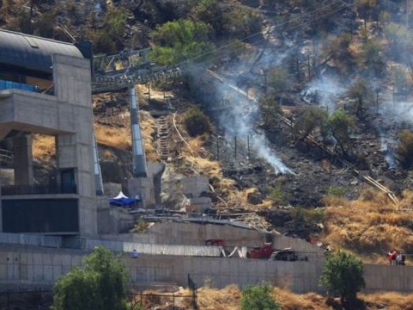 ParqueMet suspende actividades tras incendio controlado en cerro San Cristóbal