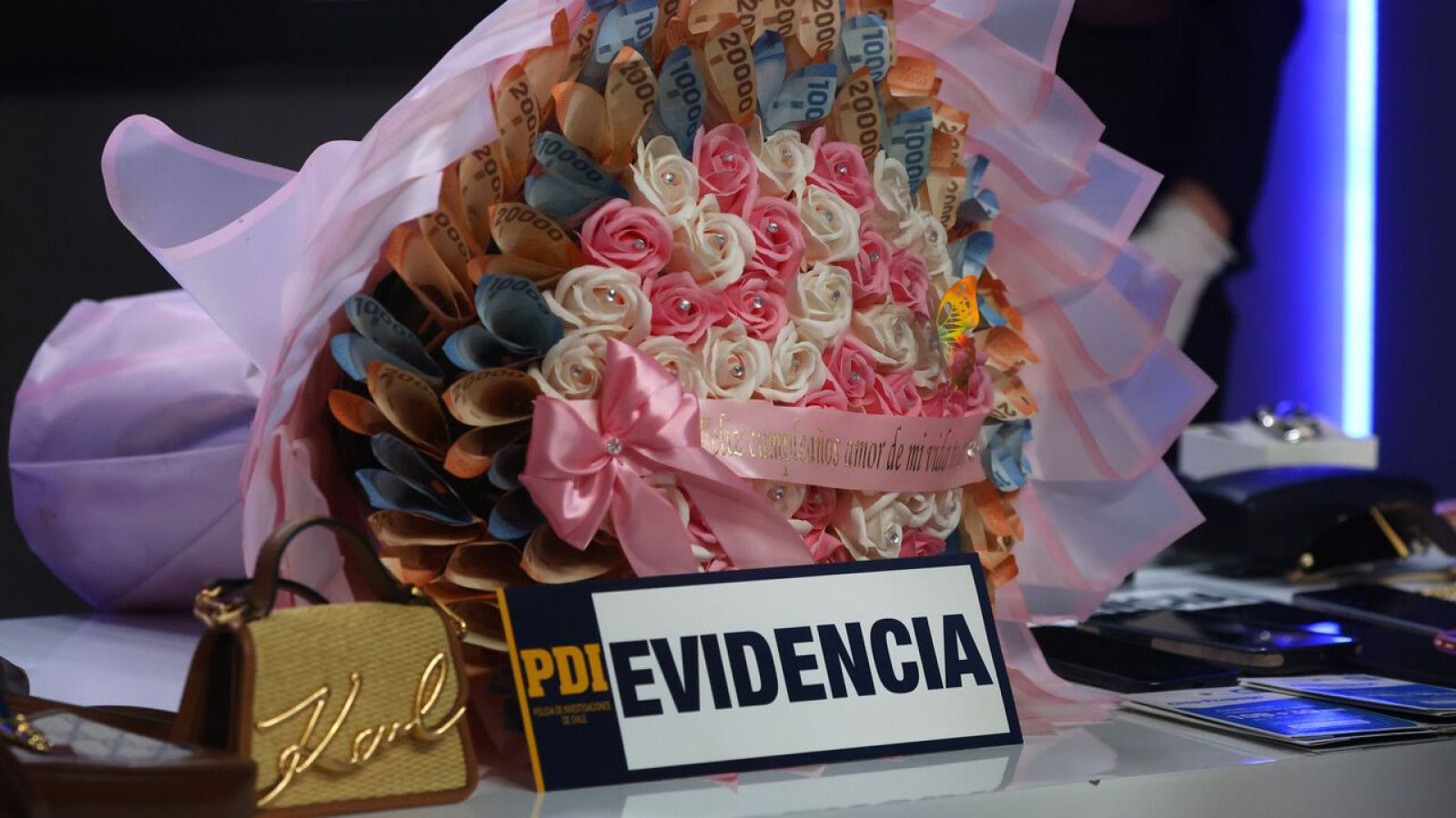 Realizaban millonarias estafas: Así operaba la banda de falsos PDI con el "cuento del tío"
