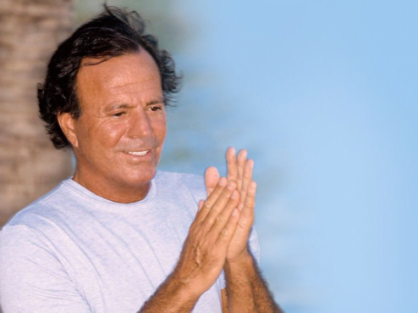 Julio Iglesias niega haber abusado a extrabajadoras: 