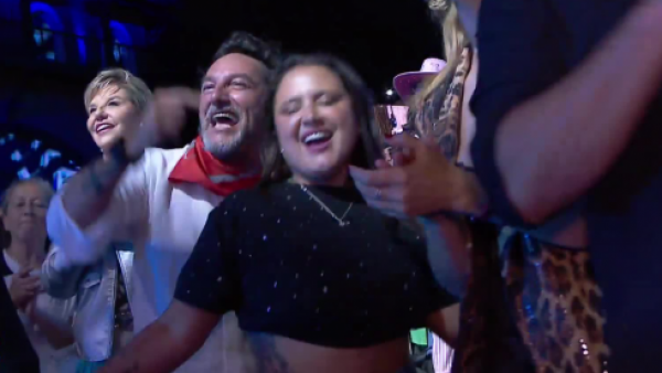 Daniel Fuenzalida y nuestra “morocha” Pamela Leiva bailaron en show de Luck Ra