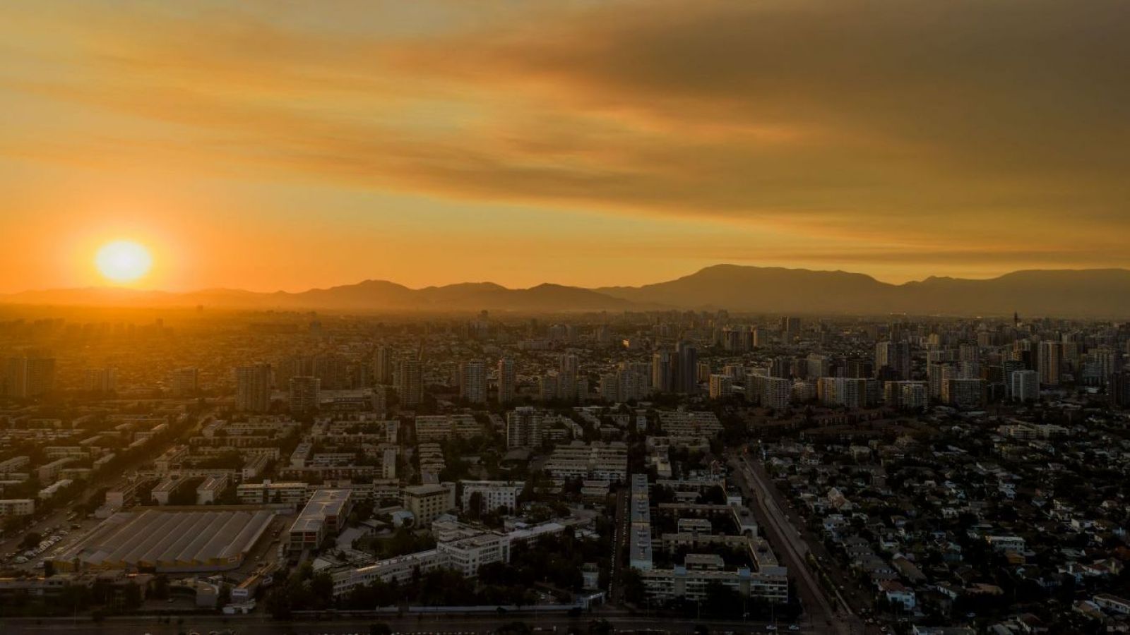 Más de 800 hectáreas afectadas por incendio forestal en Tiltil