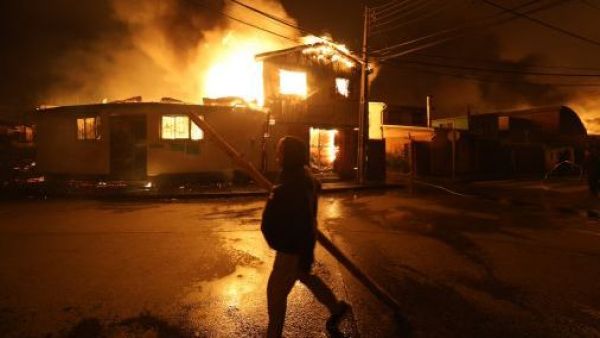 "No podías sacar nada": Tristes momentos en Penco tras devastadores incendios
