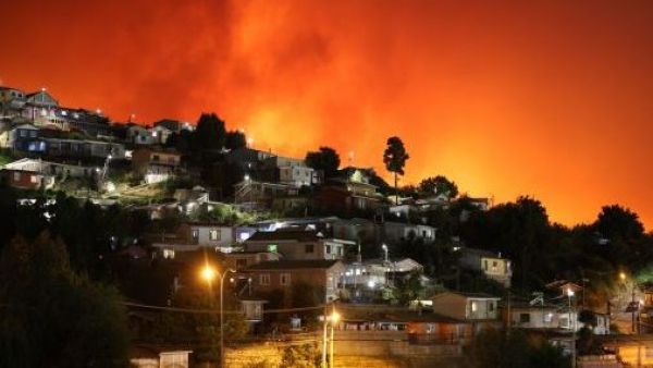 "Es cálido respecto a su entorno": El fenómeno que dificulta el combate de incendios en Ñuble y Biobío
