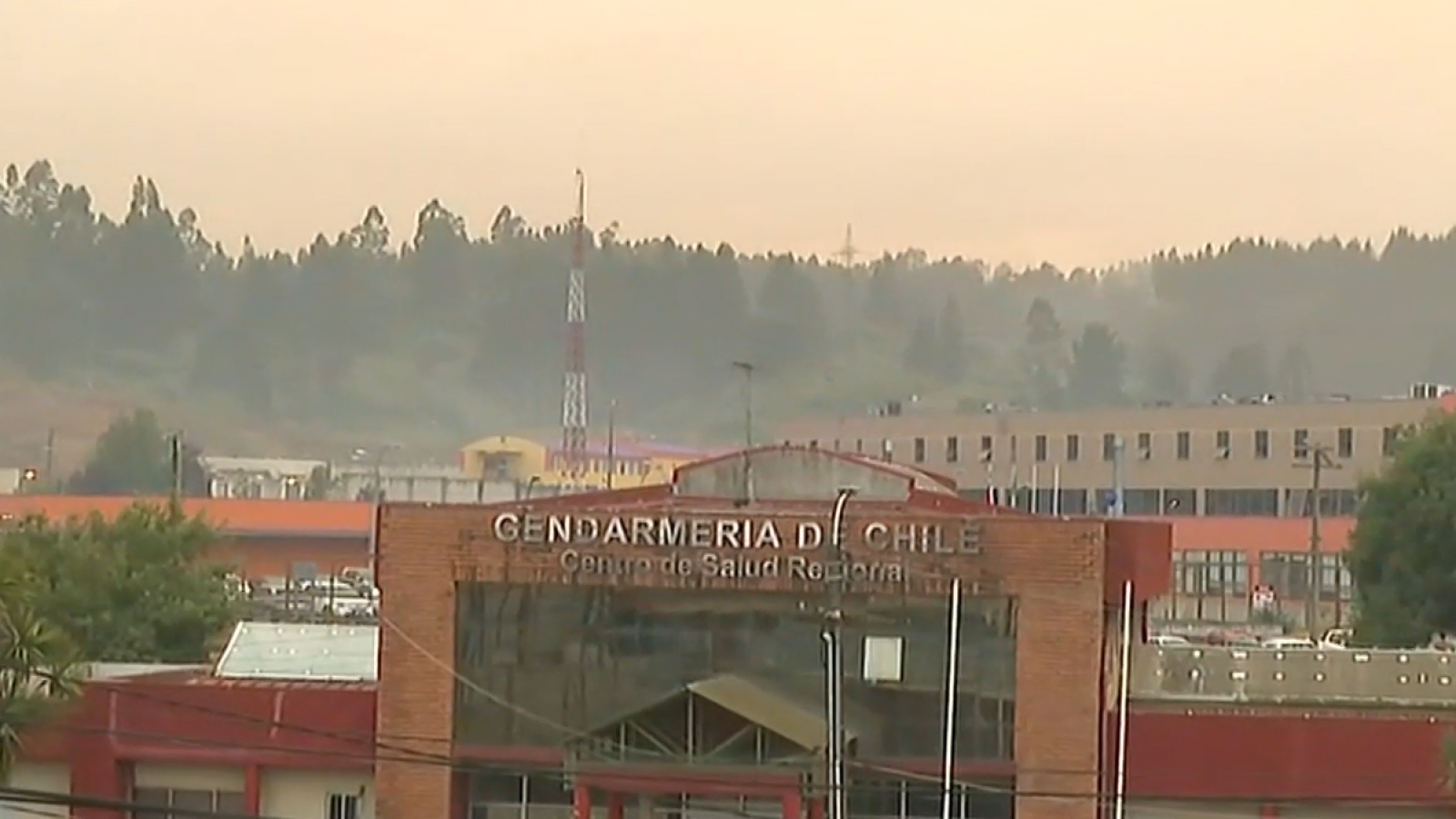 Incendio forestal amenaza cárcel El Manzano: Gendarmería tiene previsto protocolo de evacuación de internos
