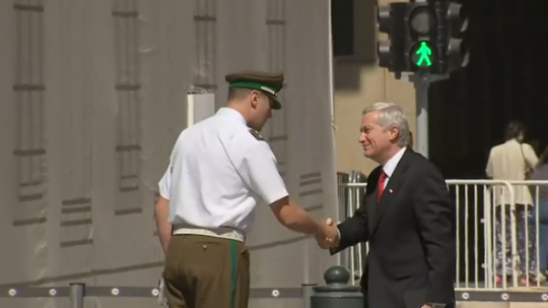 Ante emergencia por incendios: Presidente electo llega junto a sus futuros ministros a La Moneda
